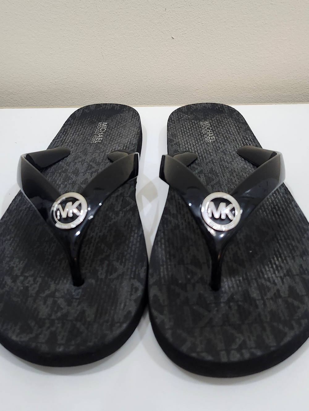Michael Kors Signature Black Flip-Flops Sandals Size 7
